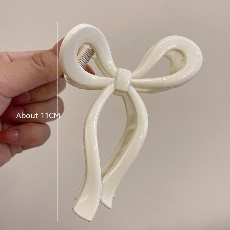 Acrylic bow claw clip – detail view 4