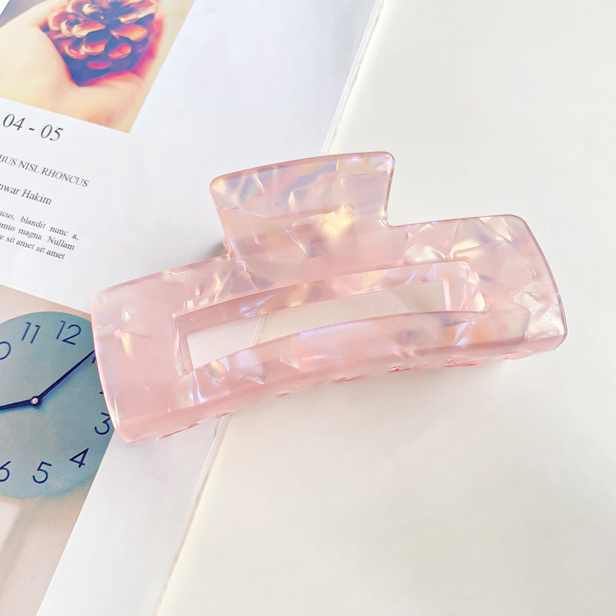 Clear claw clip – detail view 12