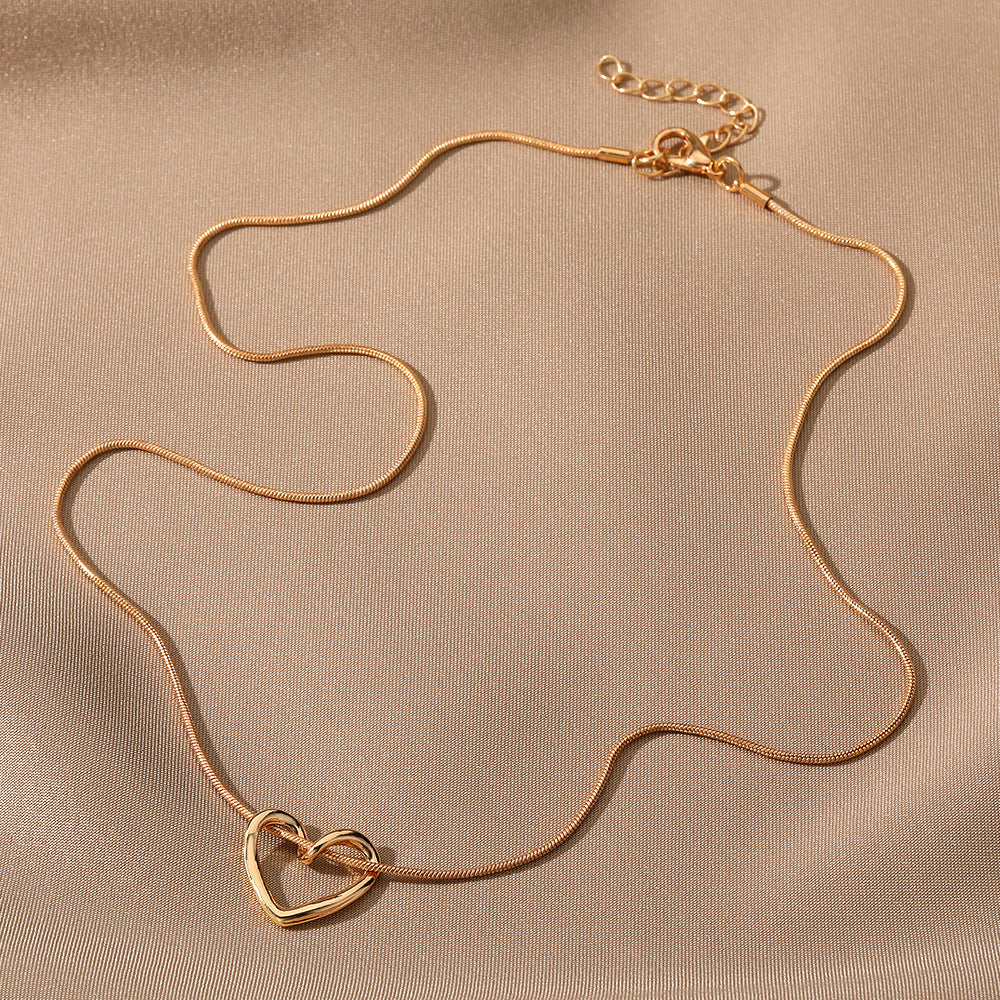 Open heart necklace – detail view 7