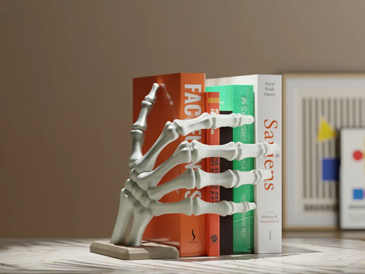 Halloween skeleton hand bookend – detail view 1