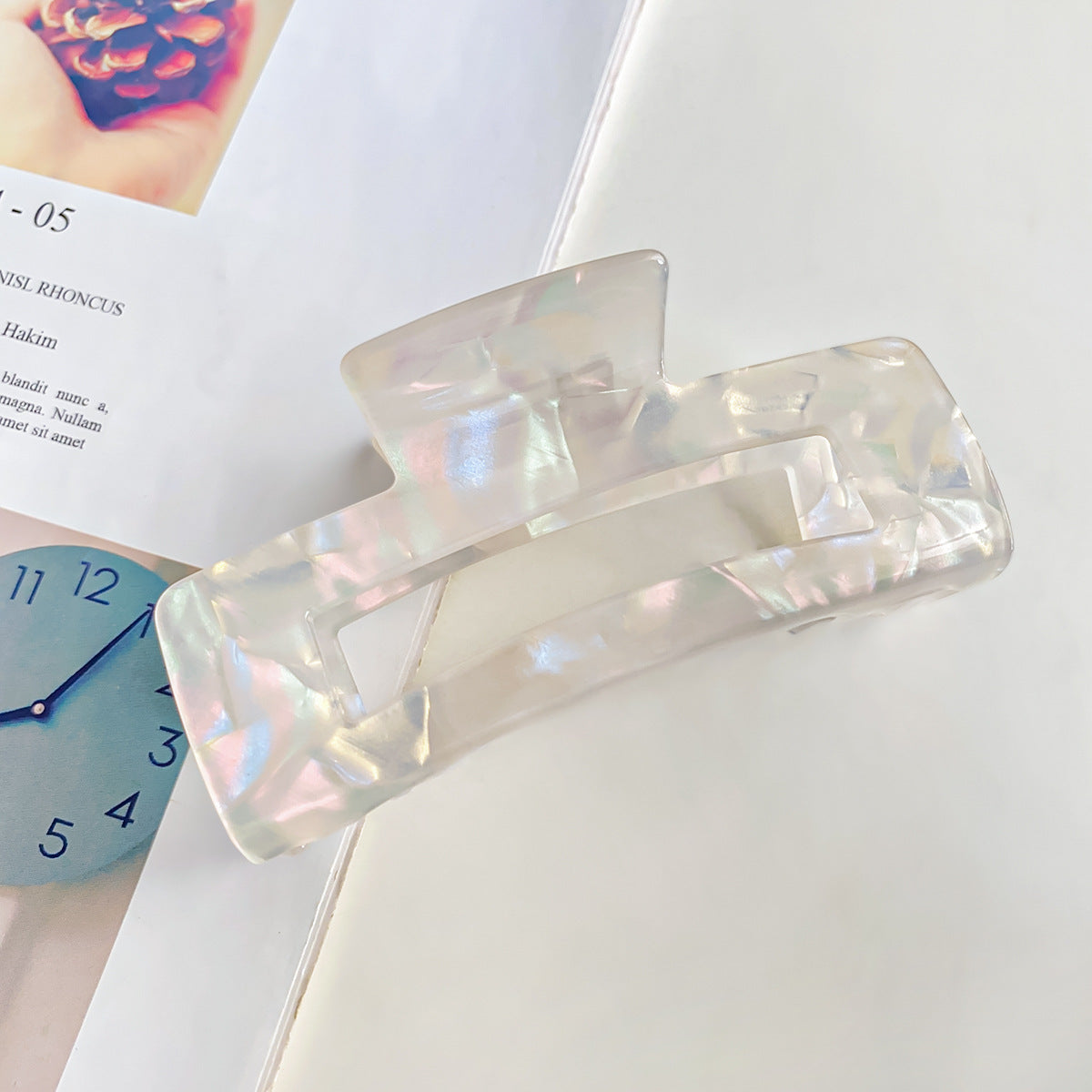 Clear claw clip – detail view 10