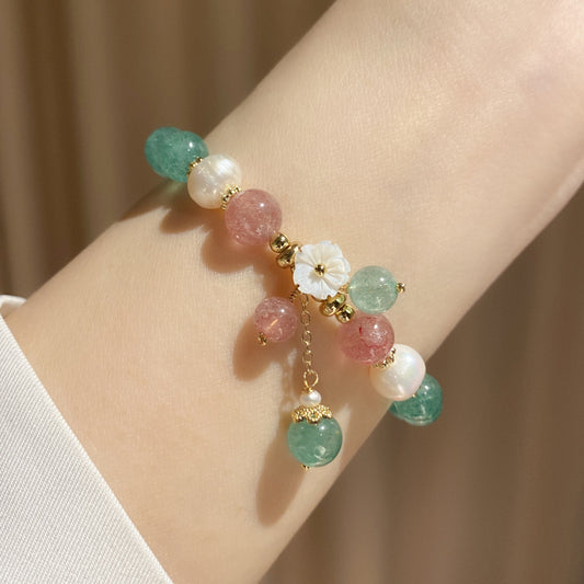 Green strawberry quartz-look bracelet – detail view 1