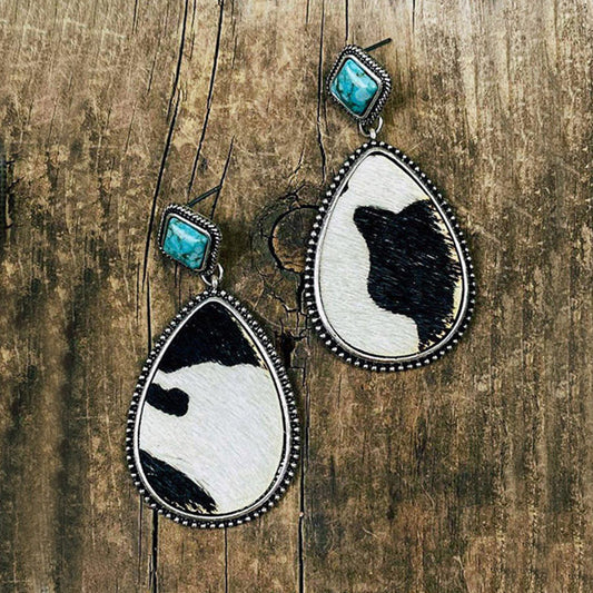 Cow print earrings – detail view 1