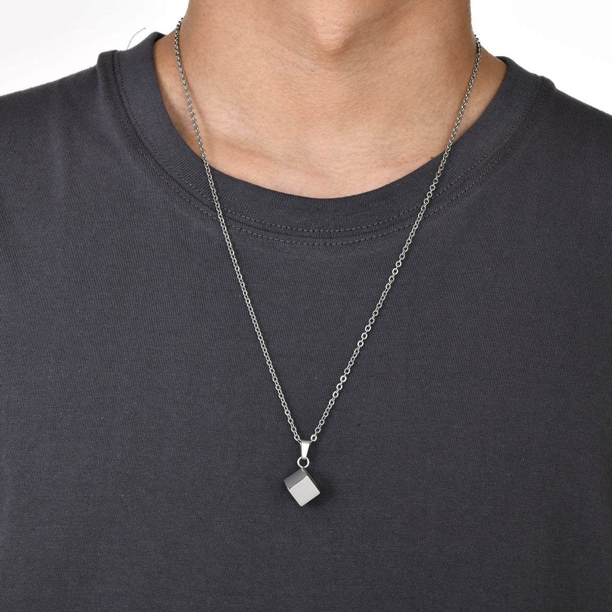 Cube urn necklace – detail view 1