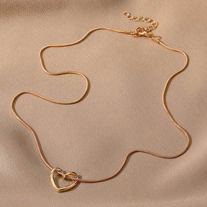 Open heart necklace – detail view 2