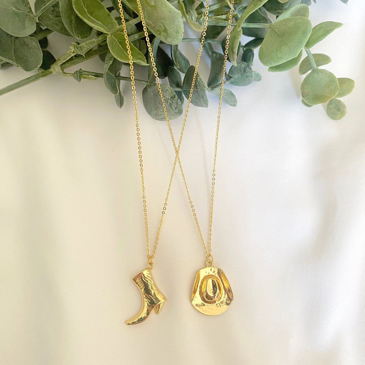 Cowboy boot and hat necklace set – detail view 2