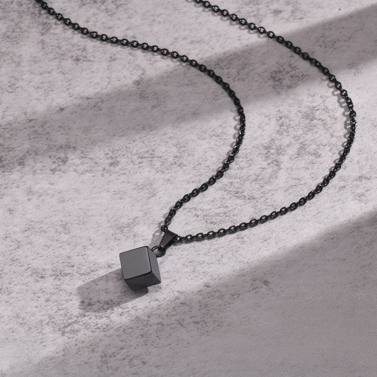 Cube urn necklace – detail view 2