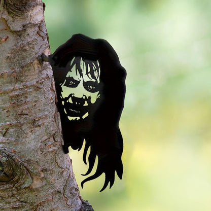 Witch tree peeker – detail view 3
