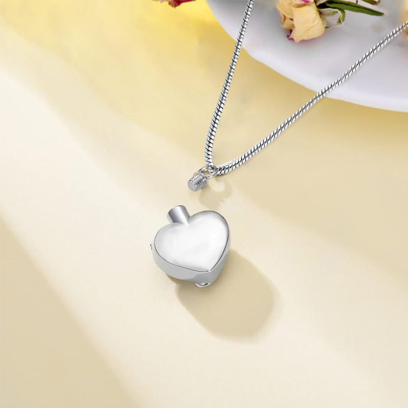 Hummingbird urn pendant – detail view 2