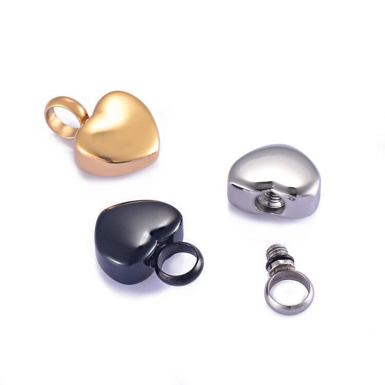 Tiny heart urn necklace – detail view 1