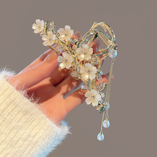 Faux pearl tassel hair clip – detail view 1
