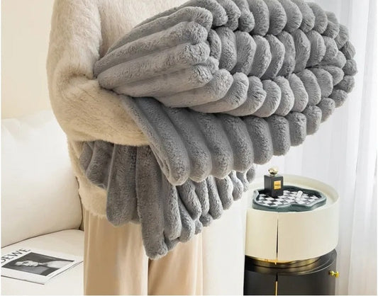Bubble Texture Faux Fur Throw Blanket – view 2
