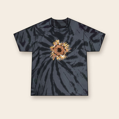 Espresso Shelf mushroom tie-dye tee in Black, front: a ring of shelf mushrooms in espresso browns